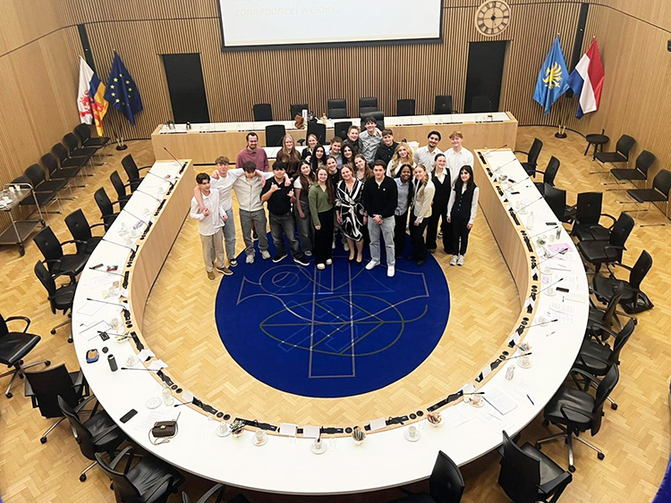 Debat in het gemeentehuis van Heerlen met raadslid Tom Dragstra