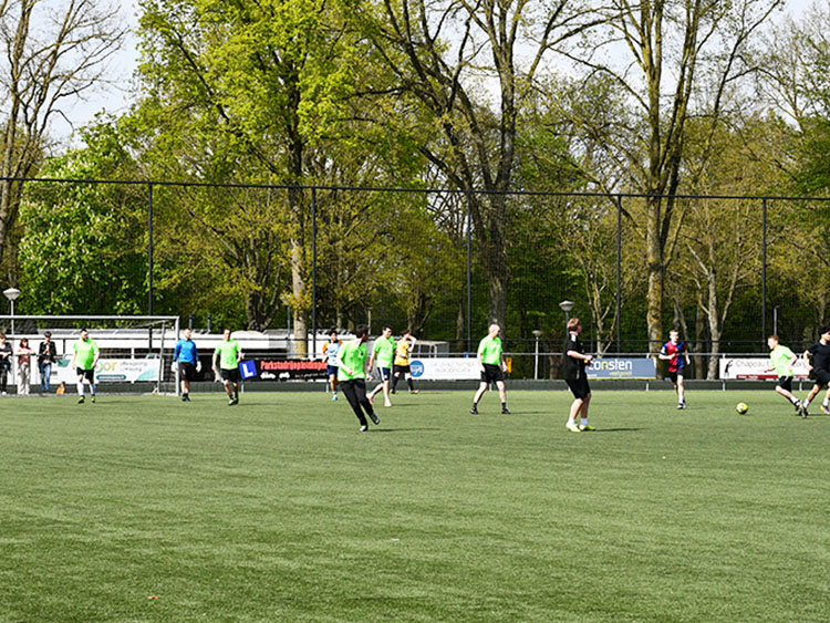 Voetbalclash eindexamenleerlingen, docenten en medewerkers