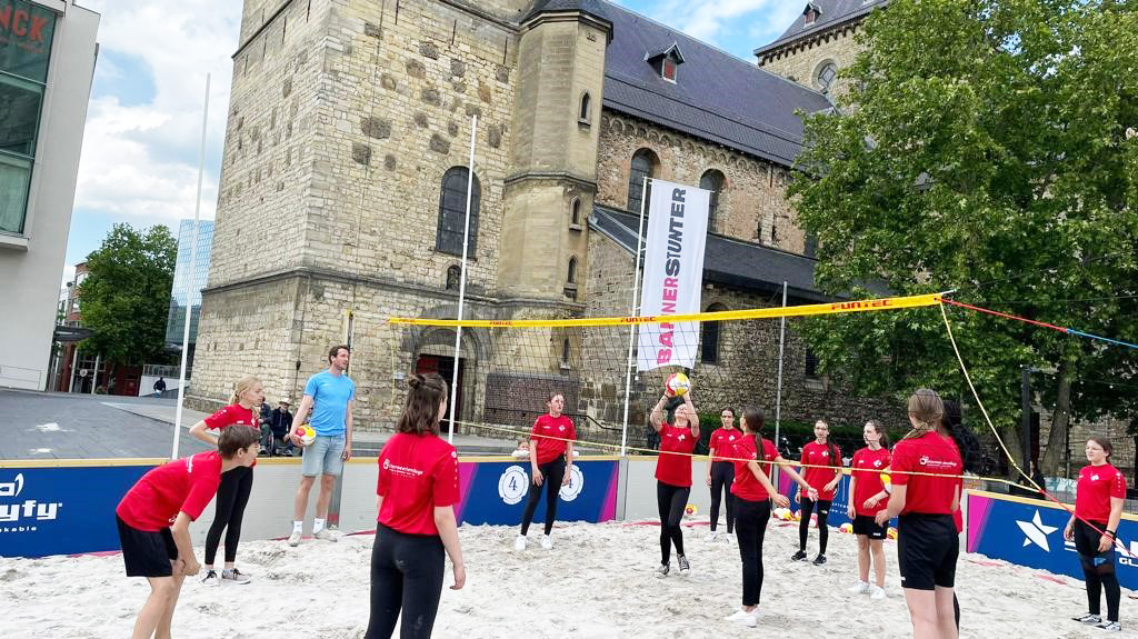 Beachvolley infoto F breed